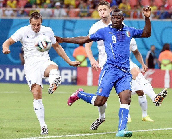 อิตาลีเบียดชนะอังกฤษ 2-1 ประเดิมชัยบอลโลก
