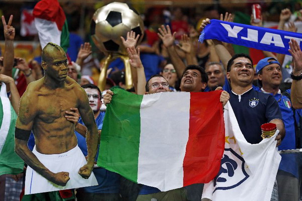 อิตาลีเบียดชนะอังกฤษ 2-1 ประเดิมชัยบอลโลก