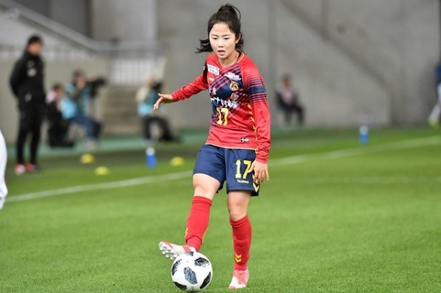 เปิดสนามบอลลีกปลาดิบ กองหน้าหญิง “มีนา” สาวเกาหลีฮอตสุด-แข้งญี่ปุ่นงามไม่แพ้กัน