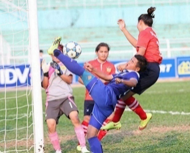 แข้งสาวไทยไล่ถล่มลาว 12-0 ลิ่วตัดเชือกบอลเอเอฟเอฟ อาเซียนคัพ