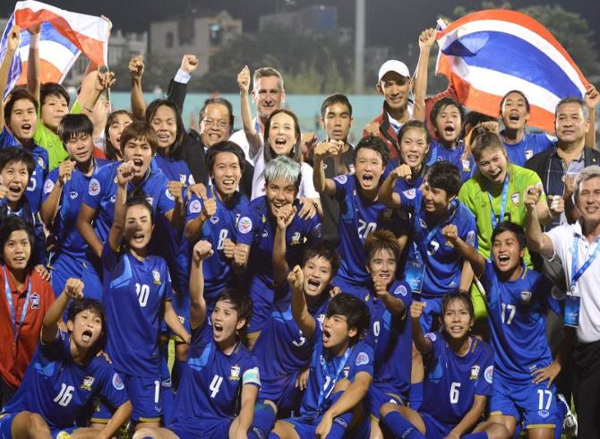 บอลไทยไปบอลโลก-แข้งสาวไทยชนะ2-1สุดตื่นเต้น