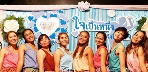  ภาพนี้ต้องขยาย!!! ห้ามพลาด ทีมนักตบสาวไทยใส่ผ้าถุงโชว์เต้น มันส์เลยงานนี้ 