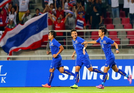 ช้างศึกมาโหด!ไทยขย้ำอินโด 6-0 คว้าแชมป์กลุ่มเข้ารอบอชก.