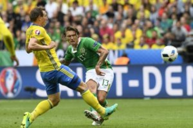 กองหลังไอร์แลนด์โขกตุงทีมตัวเองช่วยให้ ‘สวีเดน’ฟื้นไล่ตีเสมอ1-1แบ่งทีมละแต้ม