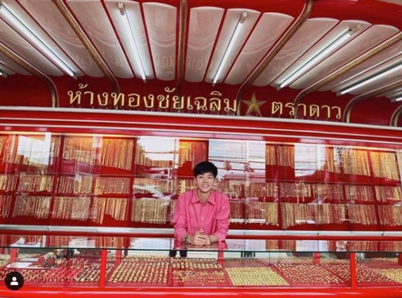 ใจละลาย! เปิดวาร์ป ปอป้อ ทรัพย์สิรี นักตบขนไก่สาวไทย ทายาทร้านเพชร-ร้านทอง