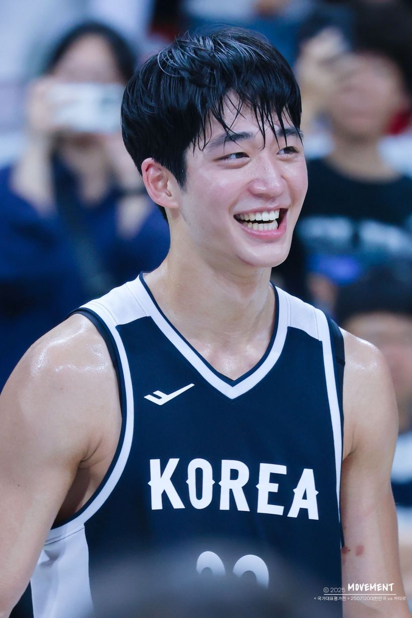 ไวรัลนักบาสหนุ่มชาวเกาหลีใต้ หล่อออร่าทำฮือฮาทั้งสนาม!