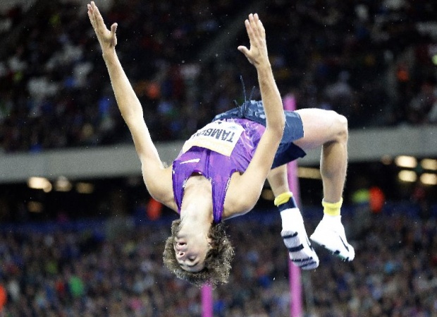 ฮิปสเตอร์ไหมล่ะ! นักกระโดดสูงอิตาลี โกนหนวดครึ่งหน้าลงแข่งในลอนดอน