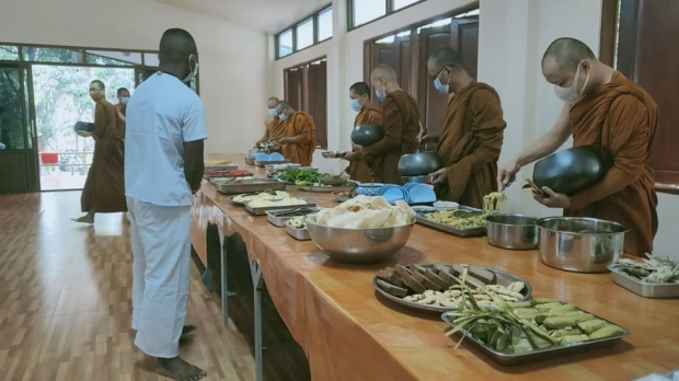  เปิดภาพล่าสุด บัวขาว นุ่งขาวห่มขาว นอนวัดปฏิบัติธรรม