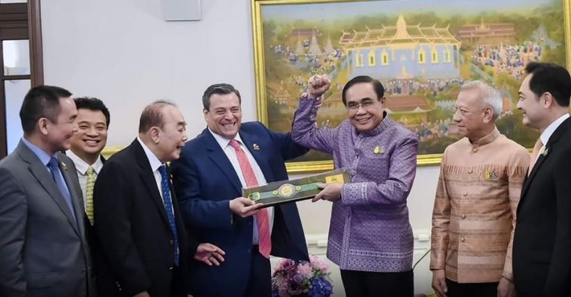  ประธานสภามวยโลกมอบเข็มขัดWBCให้บิ๊กตู่ หารือดันมวยไทยสู่สากล