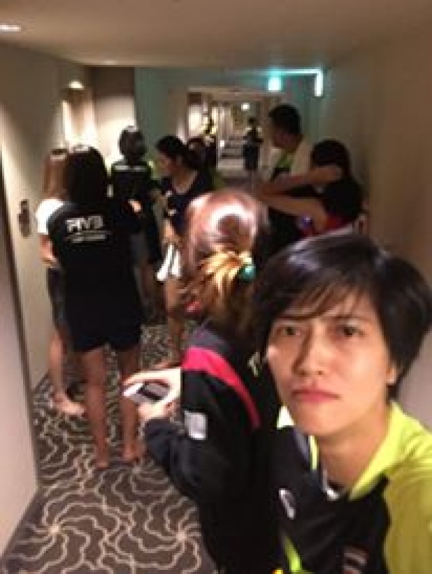 นาทีระทึก!!ทีมวอลเลย์บอลสาวไทยเผชิญแผ่นดินไหวกรุงโตเกียว!!