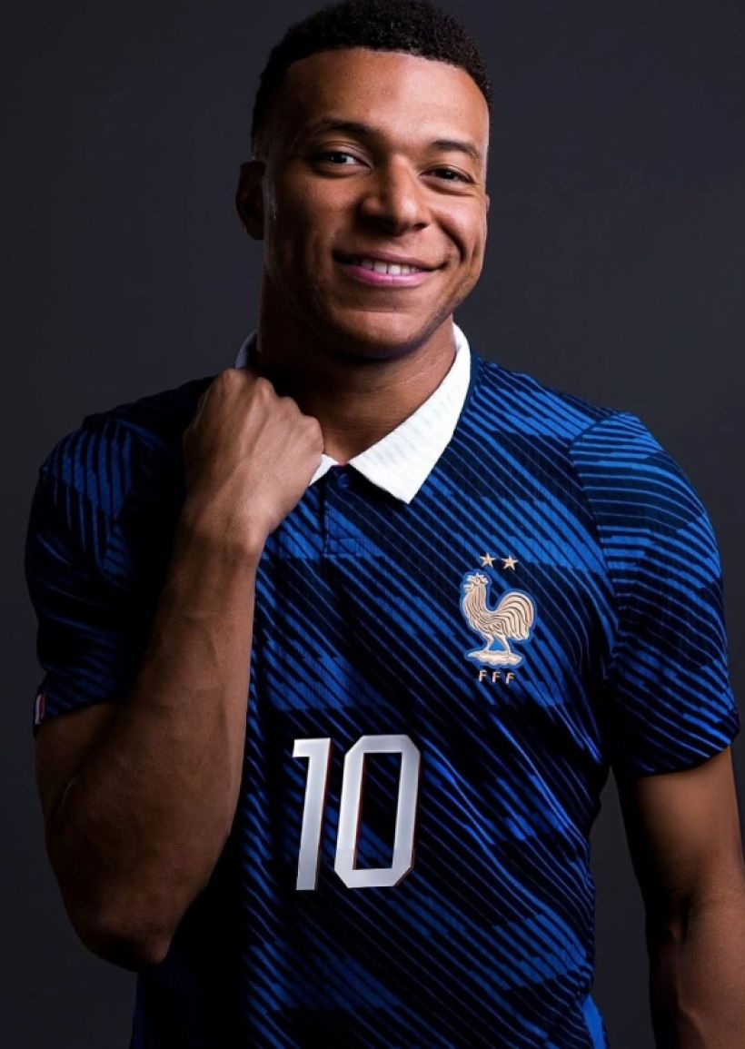 ดราม่า! Mbappé ควงดาราสาวก่อนเปิดสนามบอลโลก