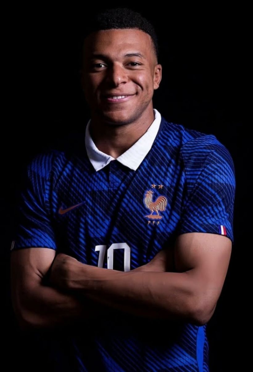 ดราม่า! Mbappé ควงดาราสาวก่อนเปิดสนามบอลโลก