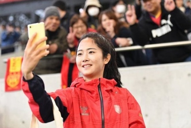 เปิดสนามบอลลีกปลาดิบ กองหน้าหญิง “มีนา” สาวเกาหลีฮอตสุด-แข้งญี่ปุ่นงามไม่แพ้กัน