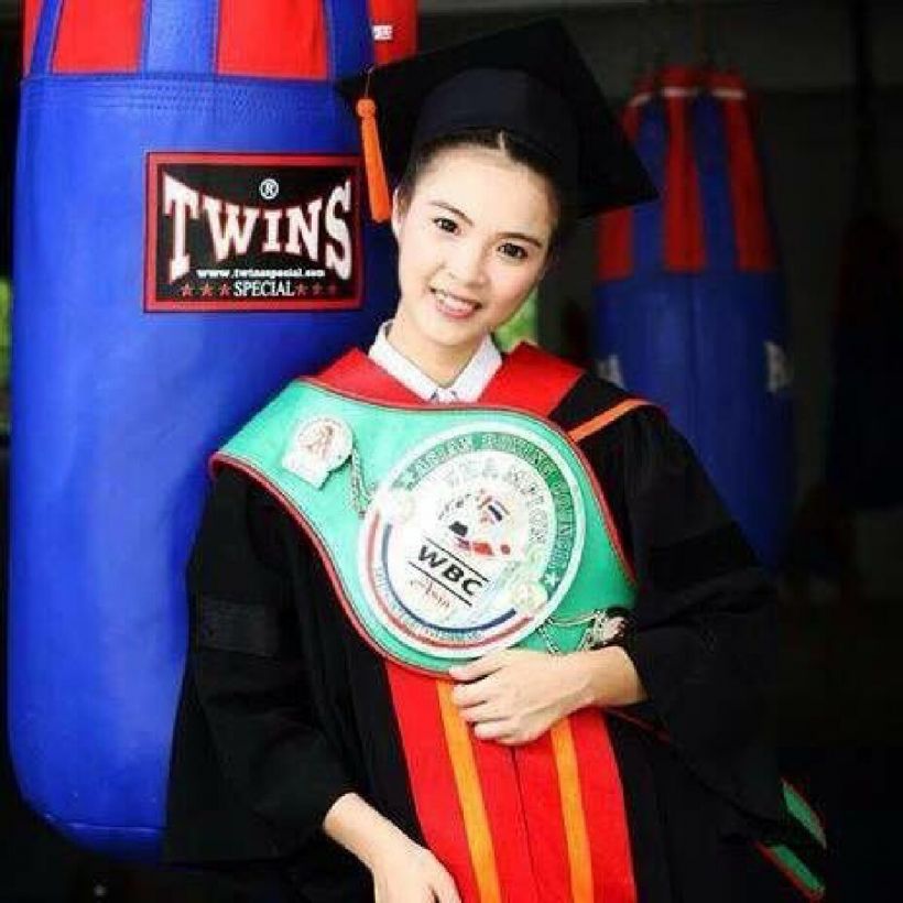 ส่องภาพ น้องแป๋ว อดีตมวยหญิงแชมป์โลกWBC สู่นางฟ้าชุดขาว