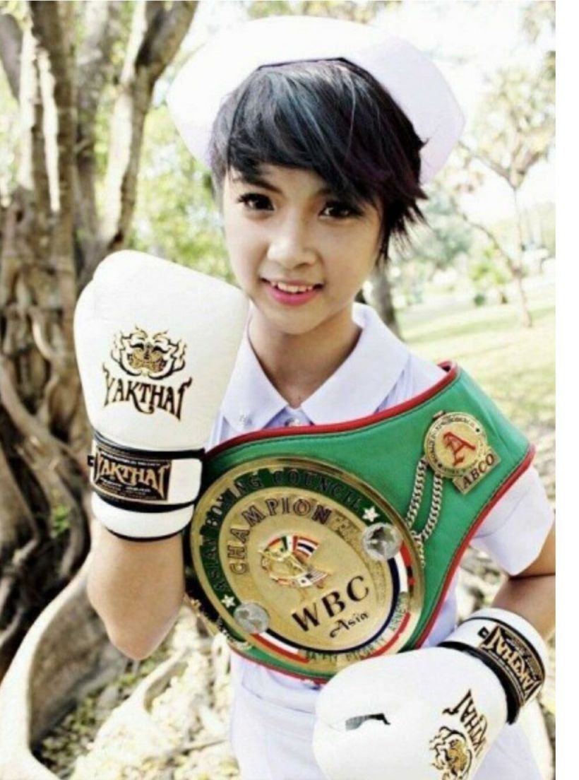 ส่องภาพ น้องแป๋ว อดีตมวยหญิงแชมป์โลกWBC สู่นางฟ้าชุดขาว