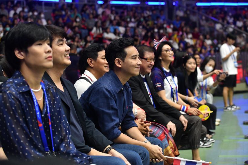 สนามแทบแตก!พิธาบุกเชียร์วอลเลย์บอลสาวไทยชนตุรกี