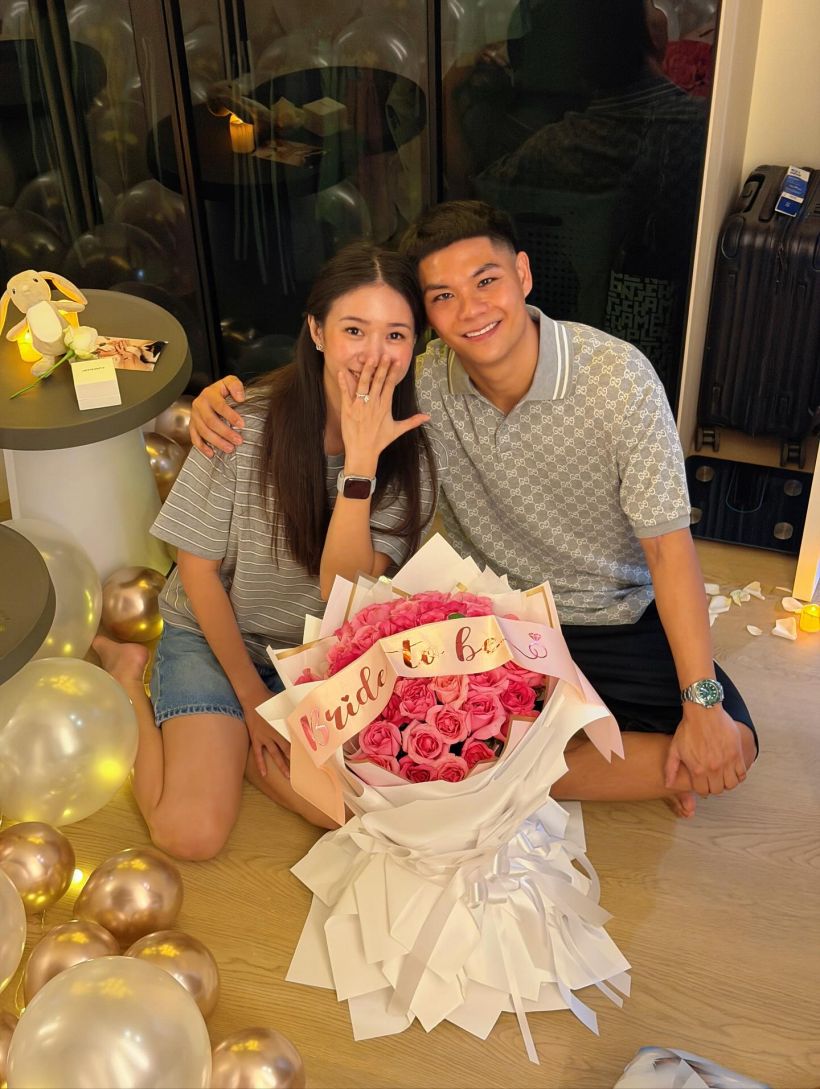 ถึงคราวสละโสด!นักบอลคนดัง สวมแหวนแฟนสาว หลังคุกเข่าขอแต่ง
