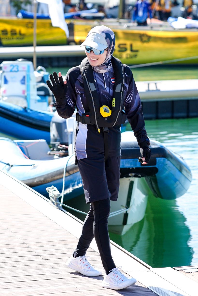 สมเด็จพระนางเจ้าฯพระบรมราชินี ทรงนำทีมเรือใบไทยขึ้นรั้งที่1