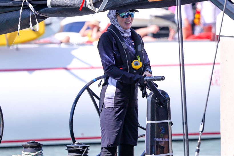 สมเด็จพระนางเจ้าฯพระบรมราชินี ทรงนำทีมเรือใบไทยขึ้นรั้งที่1