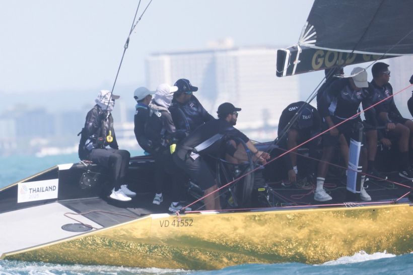 สมเด็จพระนางเจ้าฯพระบรมราชินี ทรงนำทีมเรือใบไทยขึ้นรั้งที่1