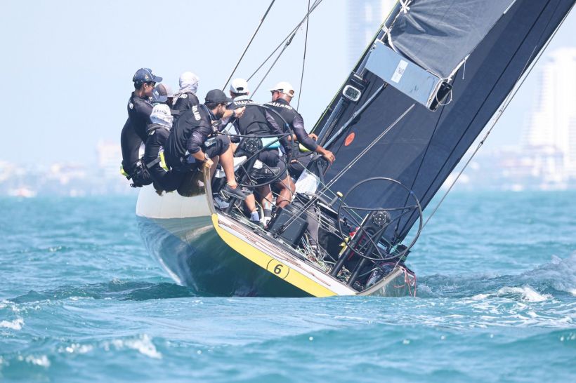 สมเด็จพระนางเจ้าฯพระบรมราชินี ทรงนำทีมเรือใบไทยขึ้นรั้งที่1