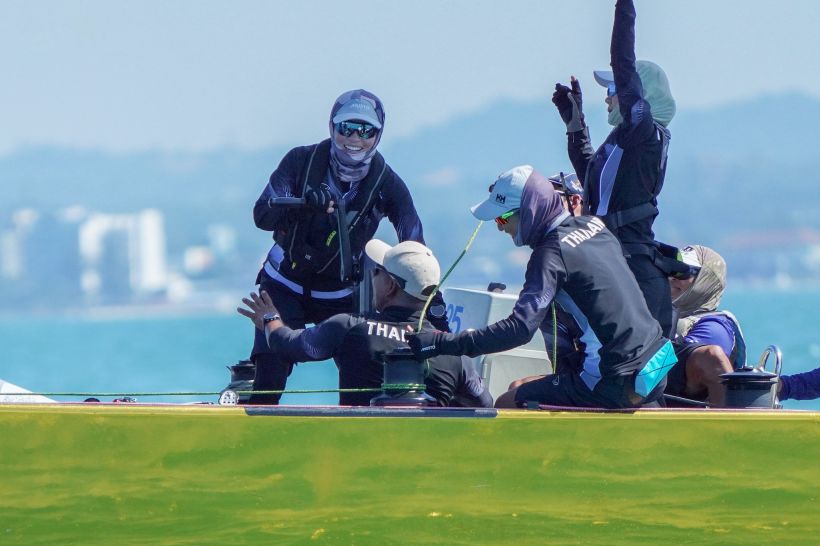 สมเด็จพระนางเจ้าฯพระบรมราชินี ทรงนำทีมเรือใบไทยขึ้นรั้งที่1