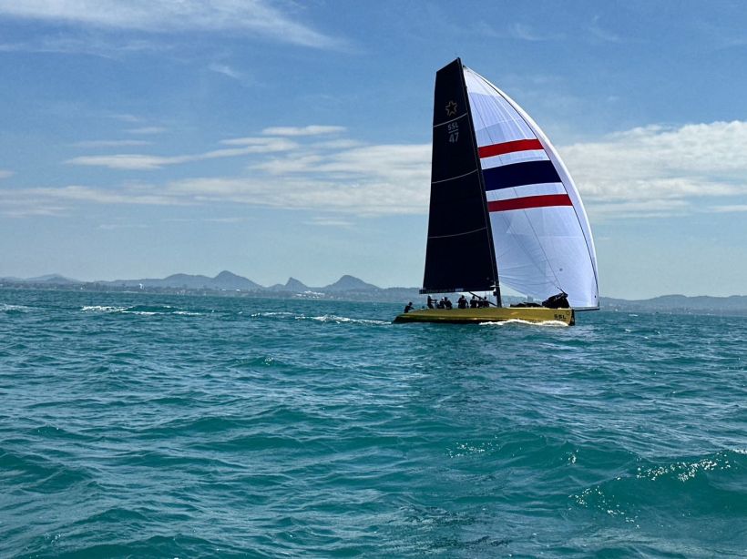 สมเด็จพระนางเจ้าฯพระบรมราชินี ทรงนำทีมเรือใบไทยขึ้นรั้งที่1