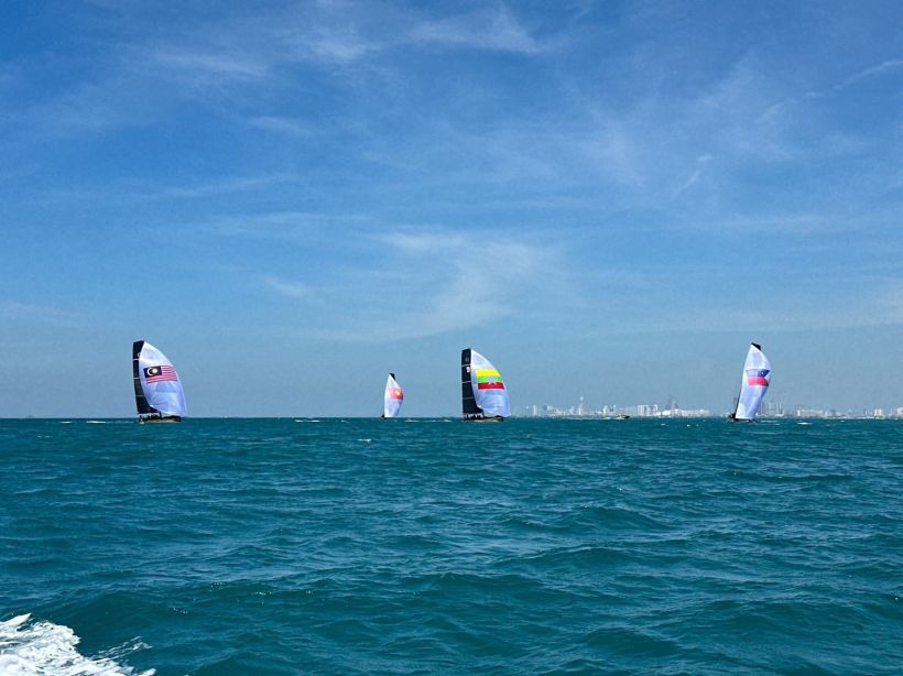 สมเด็จพระนางเจ้าฯพระบรมราชินี ทรงนำทีมเรือใบไทยขึ้นรั้งที่1