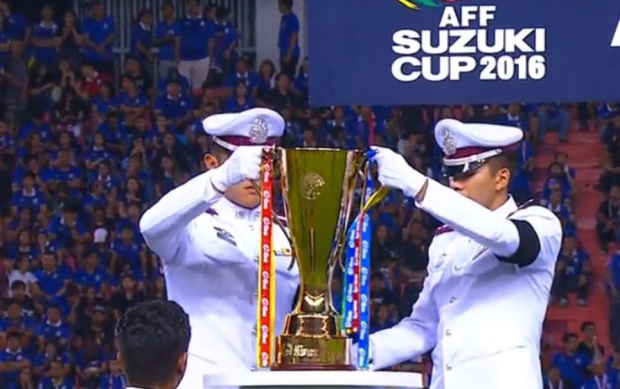 ภาพประวัติศาสตร์! วินาทีทีมชาติไทยฉลองแชมป์อาเซียน ซูซูกิ คัพ 2016