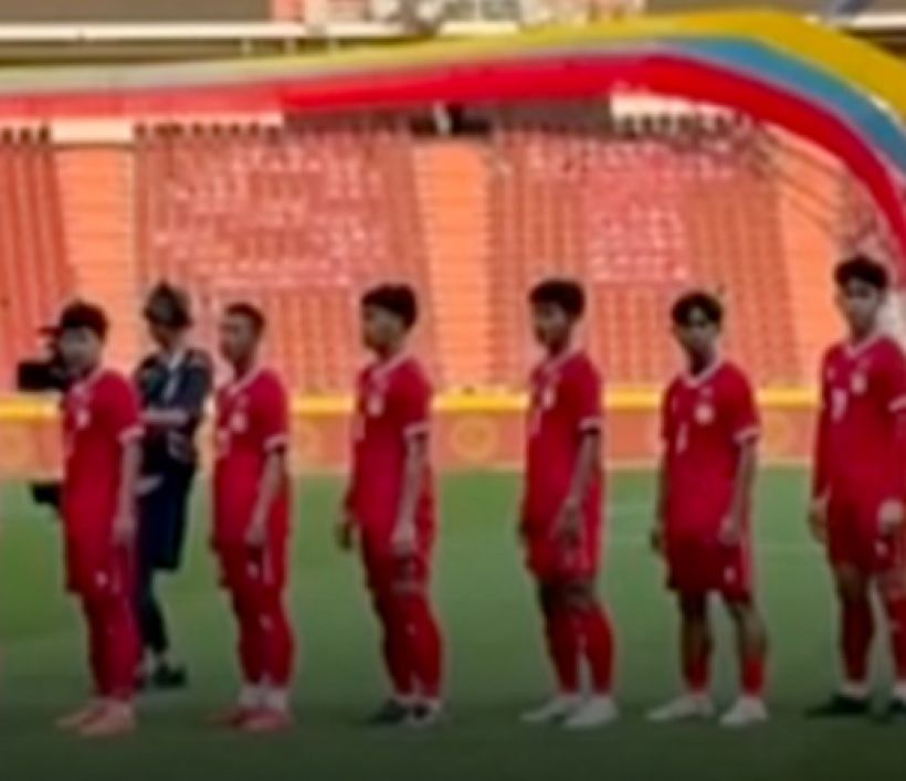 งานหยาบเวอร์! ซีเกมส์ 2025 ประเดิมดราม่า "เพลงชาติเงียบกริบ" นักเตะยืนงงกลางราชมังฯ