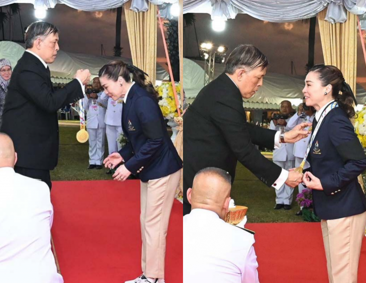 ในหลวง พระราชทานเหรียญรางวัลฯพระราชินี ทรงรับเหรียญทอง