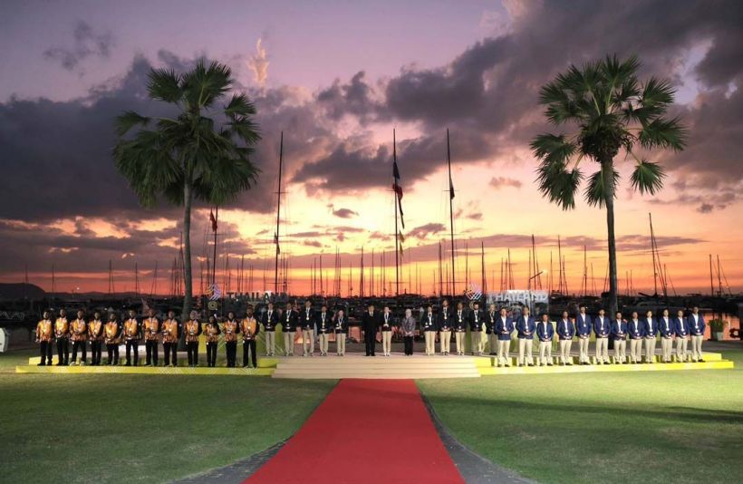 ในหลวง พระราชทานเหรียญรางวัลฯพระราชินี ทรงรับเหรียญทอง