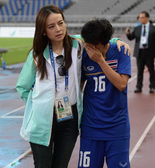 แข้งสาวไทย พ่าย เวียดนาม - ร่วงรอบ 8 ทีมสุดท้ายเอเชี่ยนเกมส์ (มีคลิปสัมภาษณ์มาดามแป้ง)