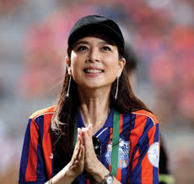 เยี่ยมเลย!!สมยศ วาง มาดามแป้ง คุมทัพบอลทีมชาติไทยหญิง