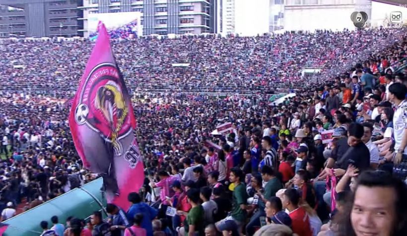 นักข่าวดังเคลื่อนไหวทันที หลังช่อง7ถูกติงปล่อยคนลงสนามจนล้น