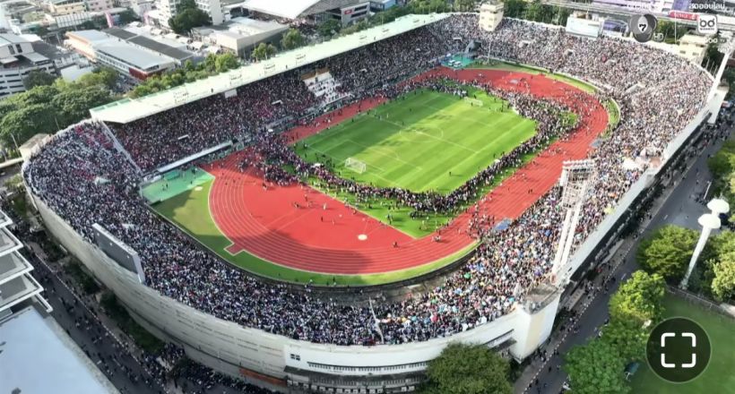 นักข่าวดังเคลื่อนไหวทันที หลังช่อง7ถูกติงปล่อยคนลงสนามจนล้น